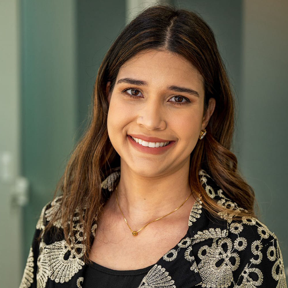 Dra Larissa Frota Zãn